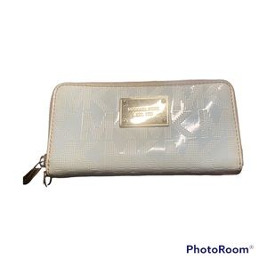 White Michael Kors Wallet